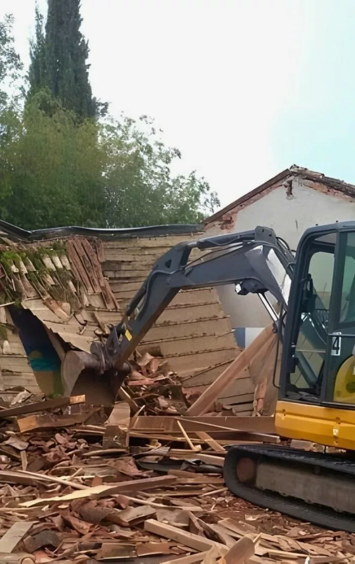 Travaux de démolition partielle ou totale